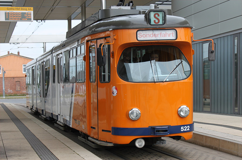 Ein Fahrzeug der Thüringerwaldbahn und Straßenbahn Gotha GmbH: Auch über Umfang und Qualtität sowie die perspektivische Beauftragung der Verkehrsleistungen trifft der Nahverkehrsplan Feststellungen.