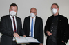 Landrat Onno Eckert, WAK-Beigeordneter Udo Schilling und IK-Beigeordneter Kay Tischer (v. l.) fassten in der Verbandsversammlung den Beschluss zum künftigen Standort.